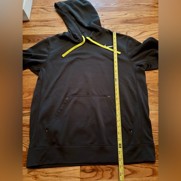 Nike THERMA-Fit Hoodie Medium. Gray with Neon Yellow accents - Picture 7 of 10